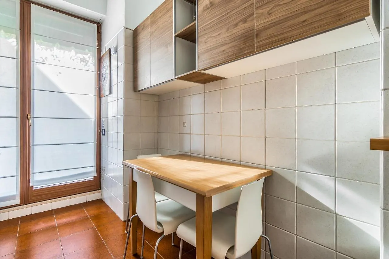 Apartment Ampio Appartamento Zona Moscova Con Due Terrazzi Milan