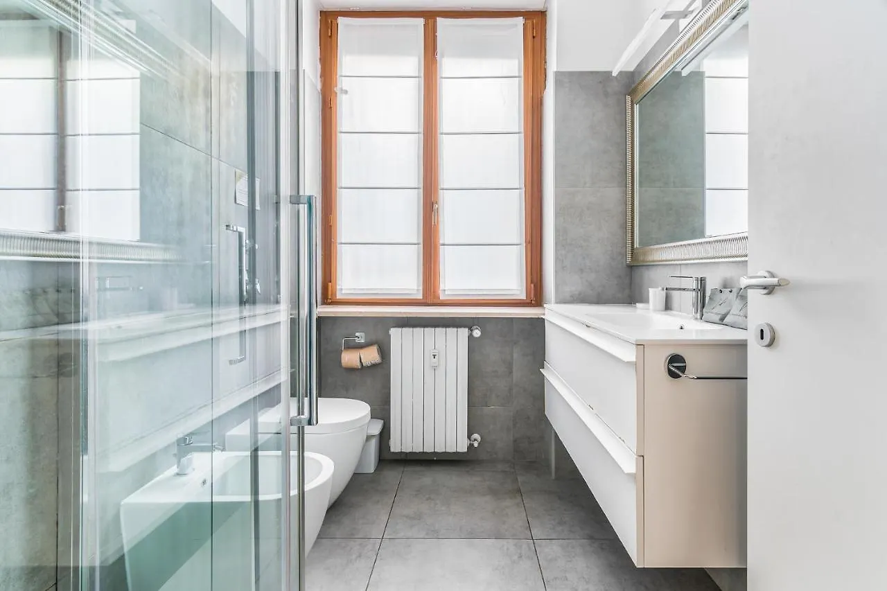 Ampio Appartamento Zona Moscova Con Due Terrazzi Milan