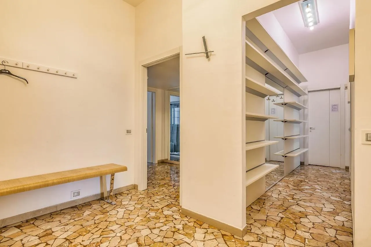 Apartment Ampio Appartamento Zona Moscova Con Due Terrazzi Milan Italy