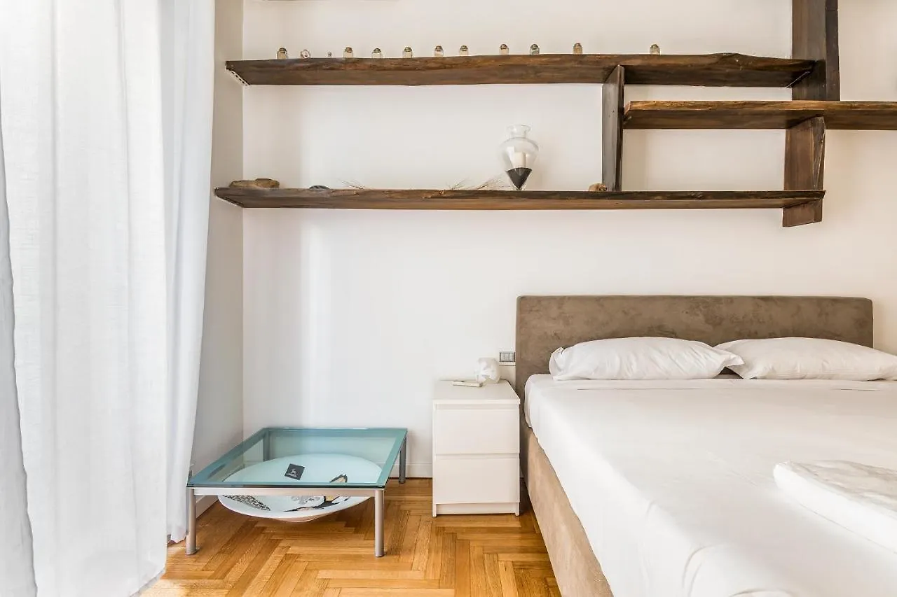 Ampio Appartamento Zona Moscova Con Due Terrazzi Milan Apartment