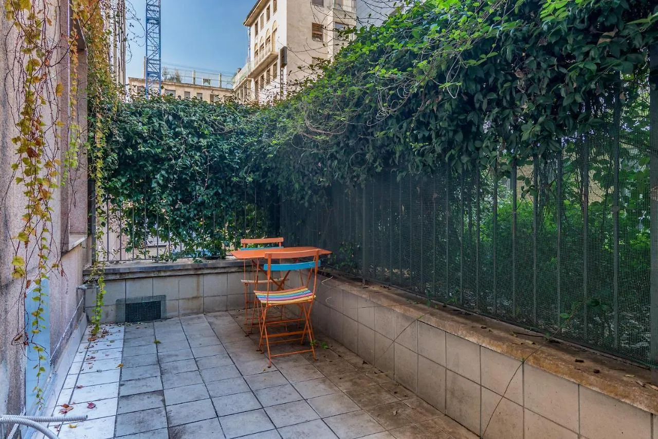 Ampio Appartamento Zona Moscova Con Due Terrazzi Milan Italy