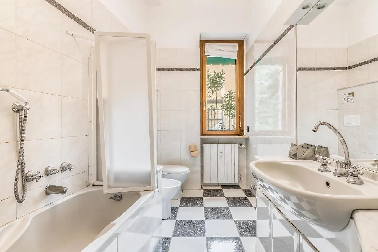 Ampio Appartamento Zona Moscova Con Due Terrazzi Milan Apartment