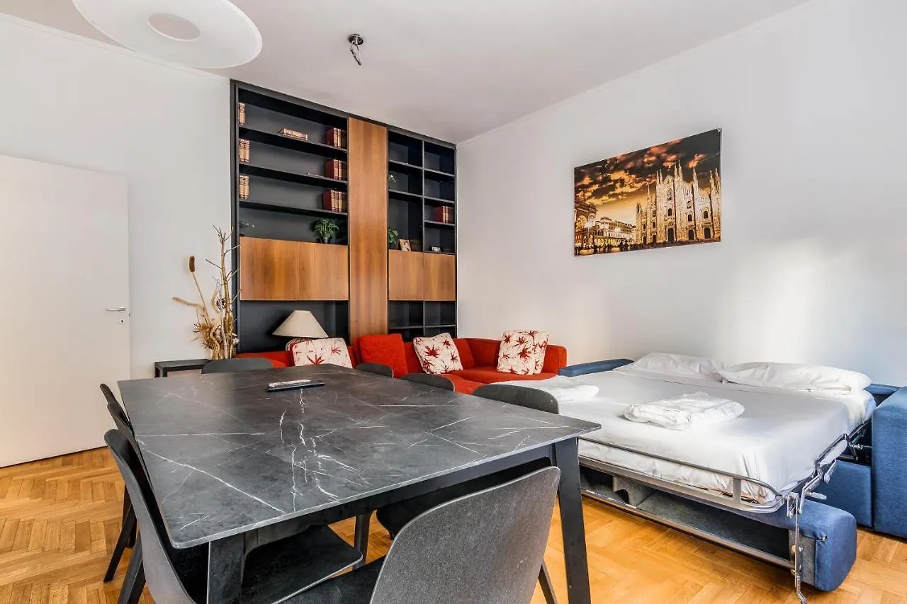 Ampio Appartamento Zona Moscova Con Due Terrazzi Milan
