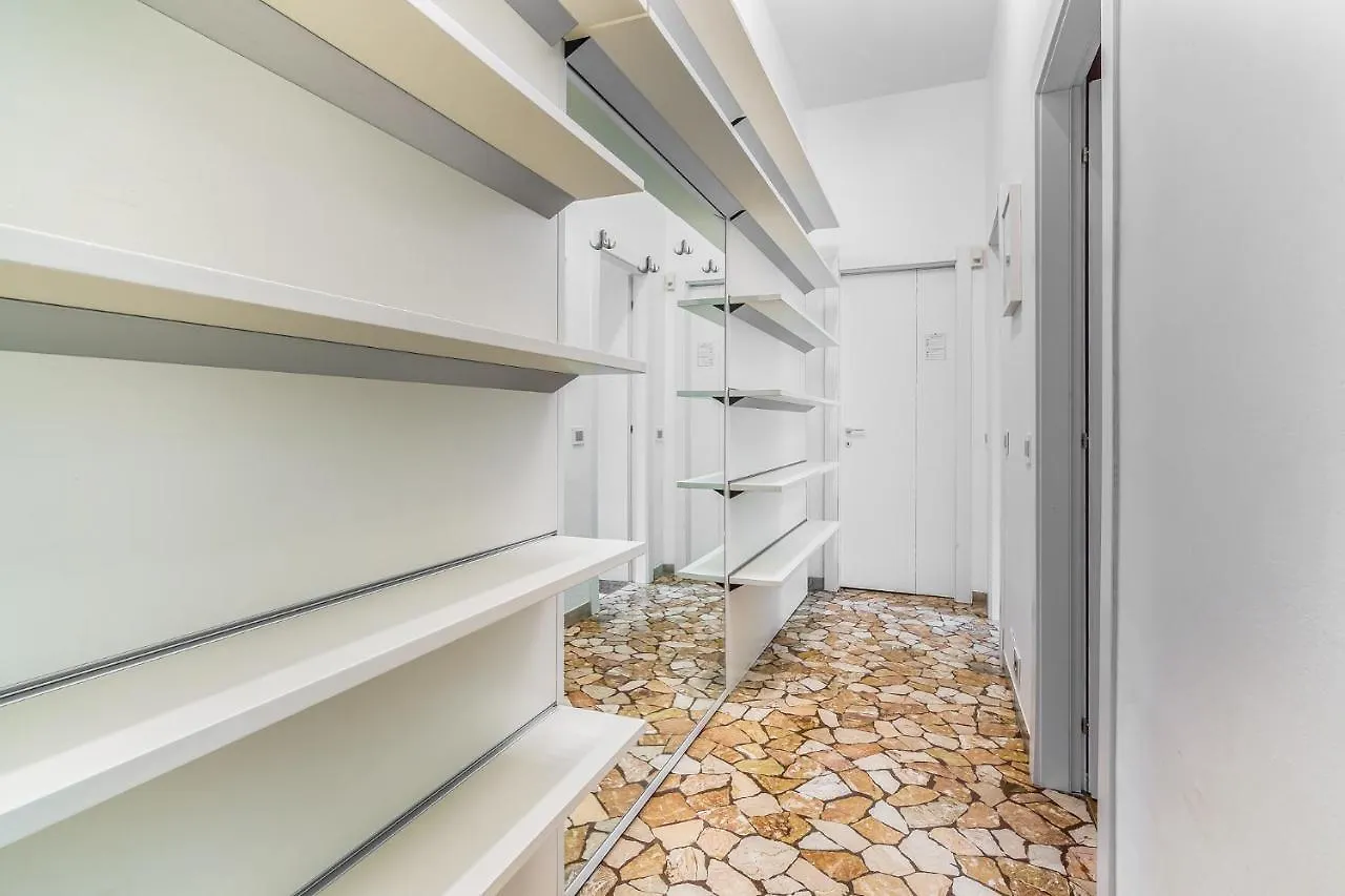 Ampio Appartamento Zona Moscova Con Due Terrazzi Milan Apartment