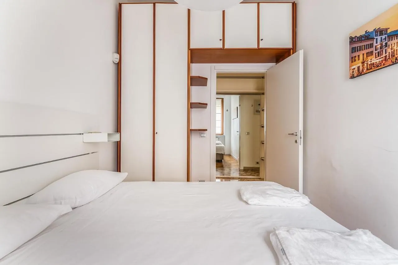 Ampio Appartamento Zona Moscova Con Due Terrazzi Milan